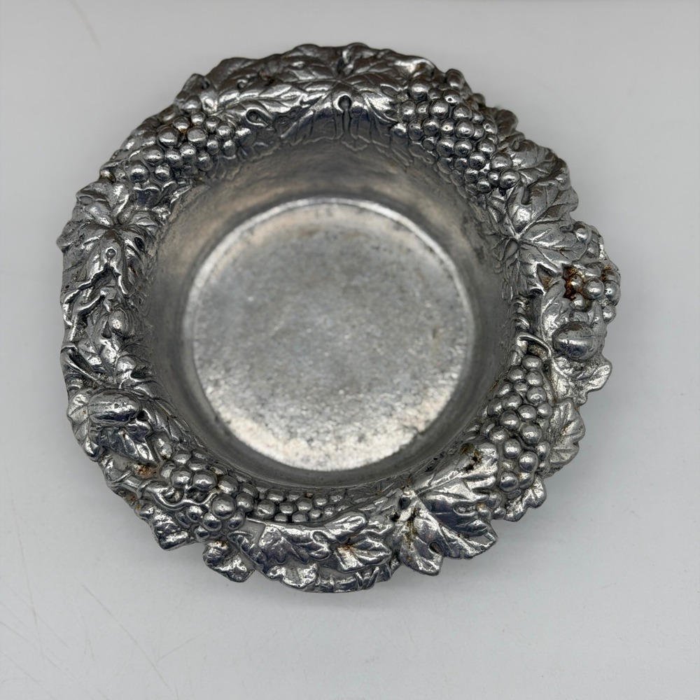 Vintage Style Silver Tone Grape Vine Embossed Metal Trinket Dish Small Bowl 5.5"